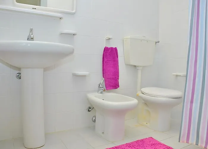 Colourful Seaside Flat With Pool On The Rooftop Бибионе