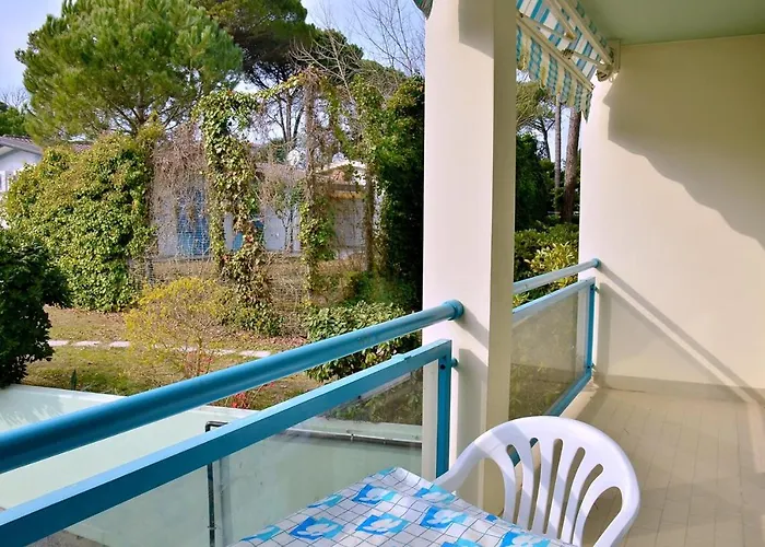 Colourful Seaside Flat With Pool On The Rooftop *