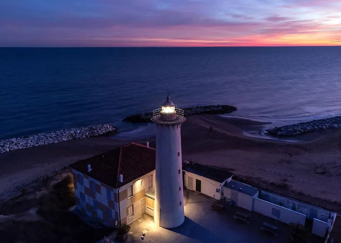 Colourful Seaside Flat With Pool On The Rooftop Апартаменты
