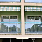 Apartman Colourful Seaside Flat With Pool On The Rooftop