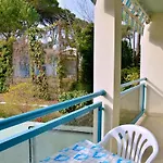 Colourful Seaside Flat With Pool On The Rooftop *