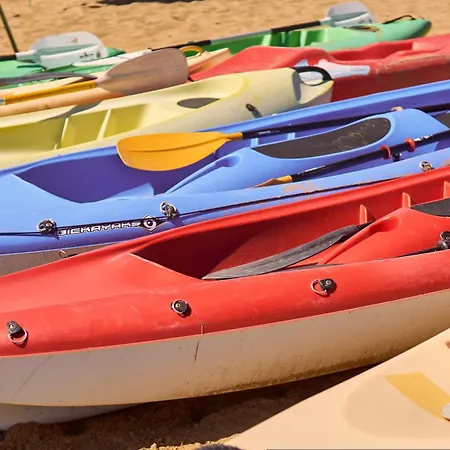 Colourful Seaside Flat With Pool On The Rooftop Апартаменти