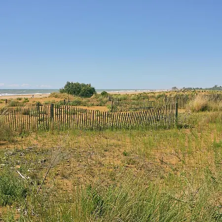Colourful Seaside Flat With Pool On The Rooftop *