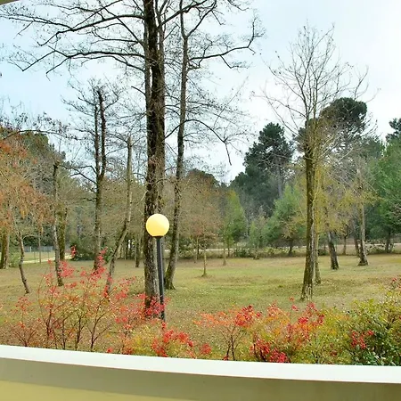 Апартаменти Colourful Seaside Flat With Pool On The Rooftop