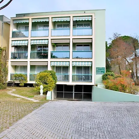 Apartman Colourful Seaside Flat With Pool On The Rooftop Bibione