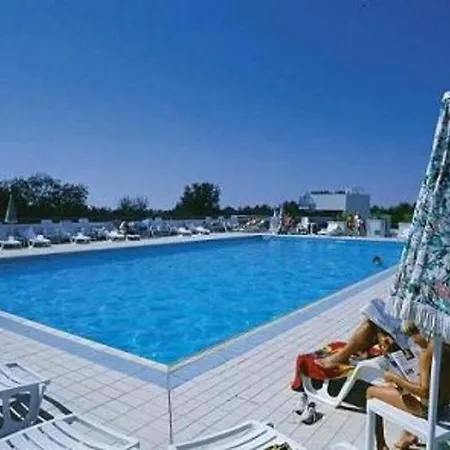 Apartman Colourful Seaside Flat With Pool On The Rooftop *