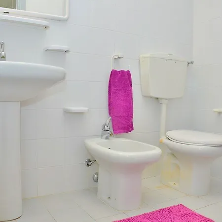 Colourful Seaside Flat With Pool On The Rooftop Διαμέρισμα