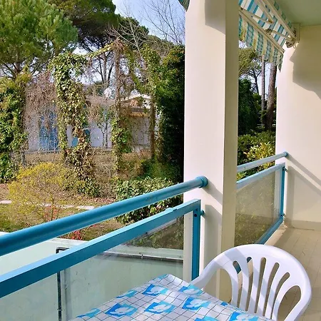 Colourful Seaside Flat With Pool On The Rooftop