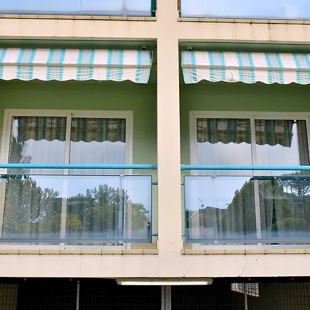 Διαμέρισμα Colourful Seaside Flat With Pool On The Rooftop
