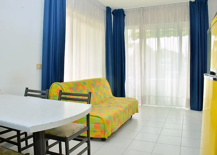 Colourful Seaside Flat With Pool On The Rooftop *