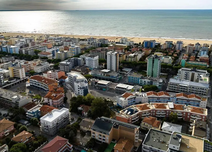 Colourful Seaside Flat With Pool On The Rooftop Bibione